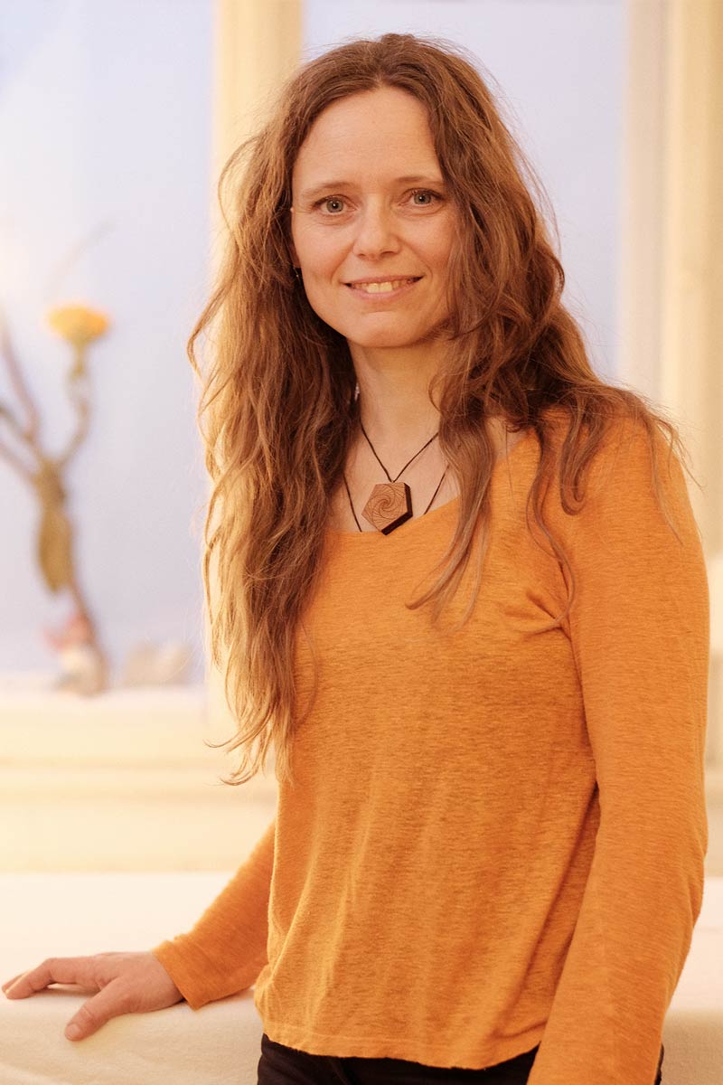 Carolin Grunder in ihrer Praxis